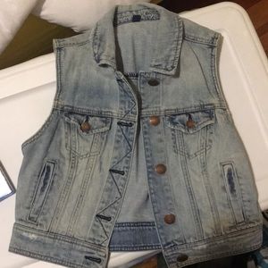 Jean sleeveless jacket